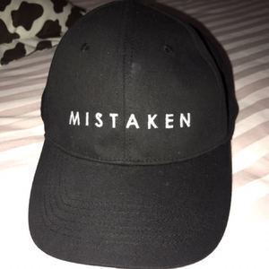 Bershka MISTAKEN CAP