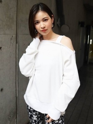 EMODA デコルテスウェットトップス