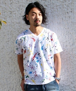 VOGUISH スプラッシュプリントVネックTシャツ