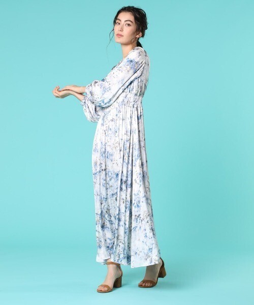 INED サテンギャザーワンピース