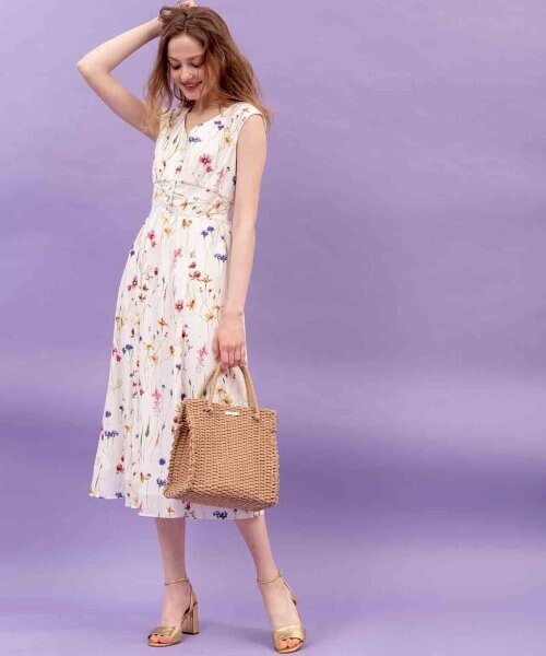 And Couture ブルーベルフラワープリントワンピース