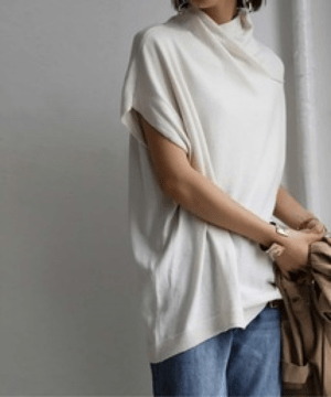 antiqua カシュクールデザインと極上風合いで品良く仕上げる。フレンチスリーブニット・pn-00215