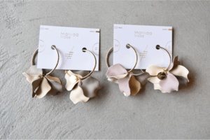 Matilda rose mat petal hoop　/イヤリング