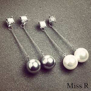 Miss R フェイクパールとビジューストーンピアス