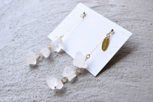 Matilda rose natural sugar stone　ピアス
