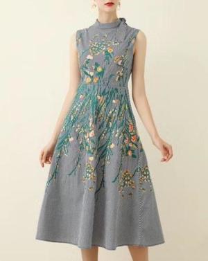 Amarphie 刺繍ノースリーブワンピース