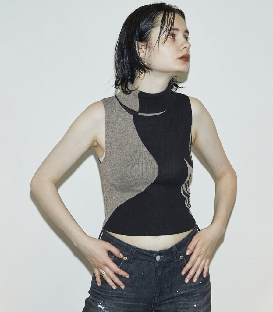 JUEMI Bi-color Pattern Sleeveless Turtleneck