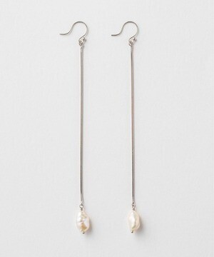 ete ケシパール プラチナカラー ロングピアス