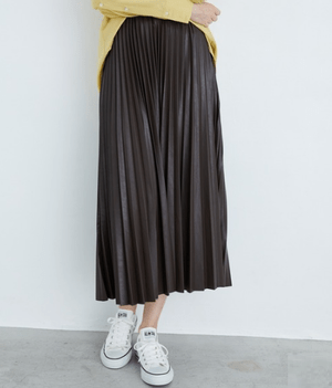TONAL フェイクレザーピンタックフレアスカート