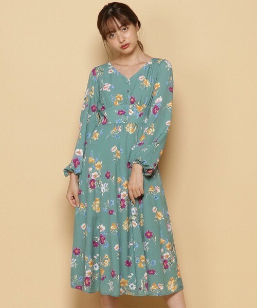 And Couture ビオラフラワー前ボタンフレアワンピース