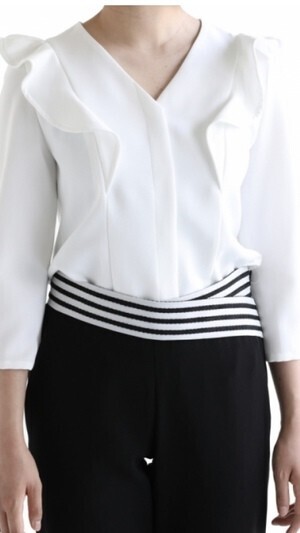 BORDERS at BALCONY V-NECK BLOUSE