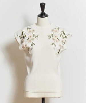 Noela 3Dフラワー刺繍ニット