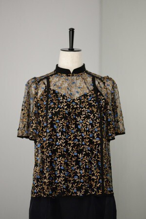 LOKITHO FLOWER EMBROIDRED BLOUSE