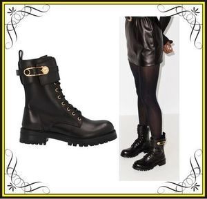 Versace 【Versace】Safety pin combat レザーアンクルブーツ (VERSACE/ショートブーツ・ブーティ) DST419EDVTA3【BUYMA】