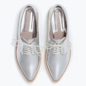 ZARA ラミネート素材ブルーチャー