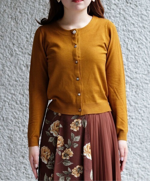 ASTORIA ODIER クルーネックマルチボタンカーディガン