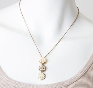 ESSERE MILANO フィオレットモチーフペンダント ネックレス エッセレミラノ公式オンラインショップ