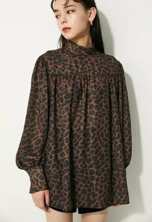 LAGUA GEM ANIMAL AIRY BLOUSE