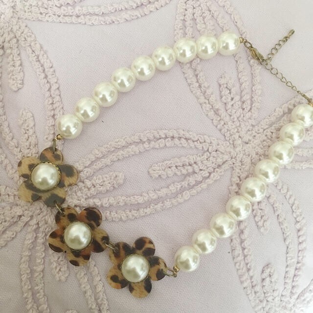 claire's レオパードフラワーパールネックレス