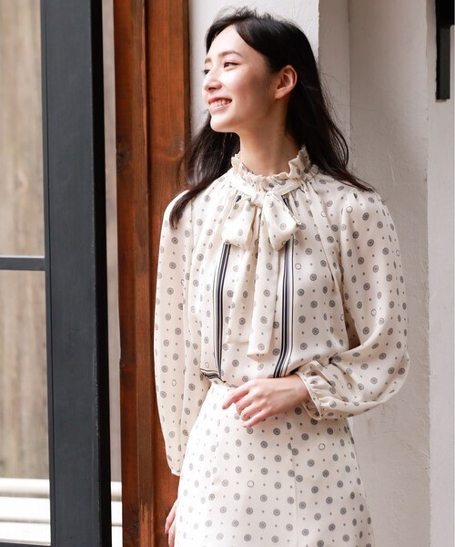 AMACA 【Precious Collection】クレストパネルブラウス