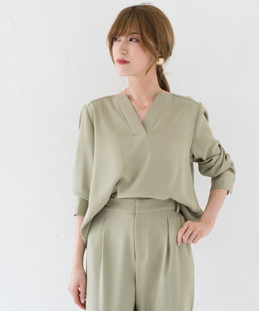Loungedress スキッパーVネックブラウス