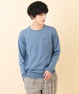 a.v.v ワンポイント刺繍クルーネックニット