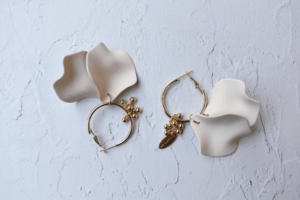 Matilda rose mat petal simple hoop イヤリング
