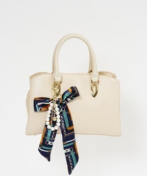 SAC unit リボン&パール ゴールドチャーム付きハンドバッグ