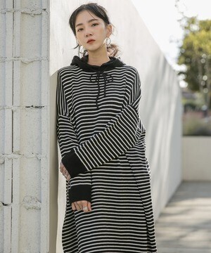 UNE MANSION フード付きボーダーニットロングワンピース
