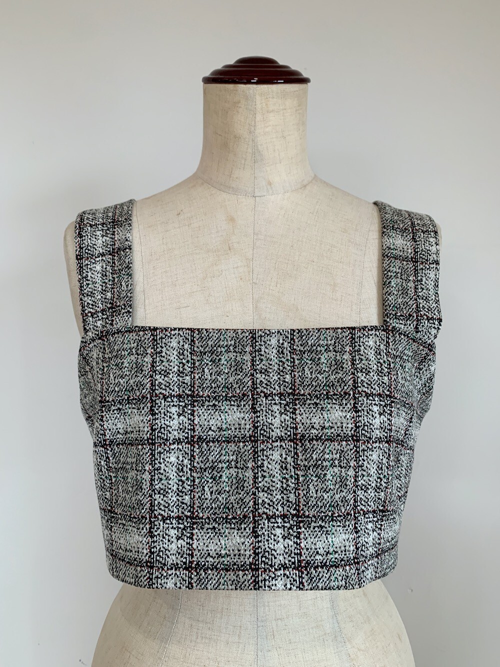 YuumiARIA CHECK JACQUARD SHORT TOPS