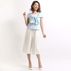 And Couture 肩掛け風ブラウス（サックス）