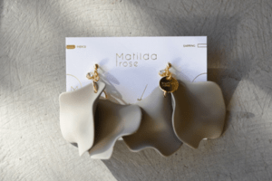 Matilda rose mat petals ／ピアス