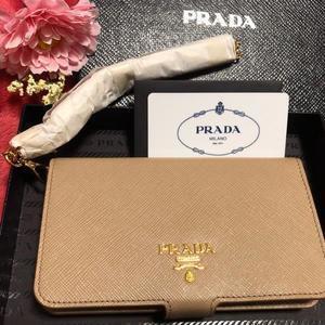 PRADA 手帳型iPhone ケース