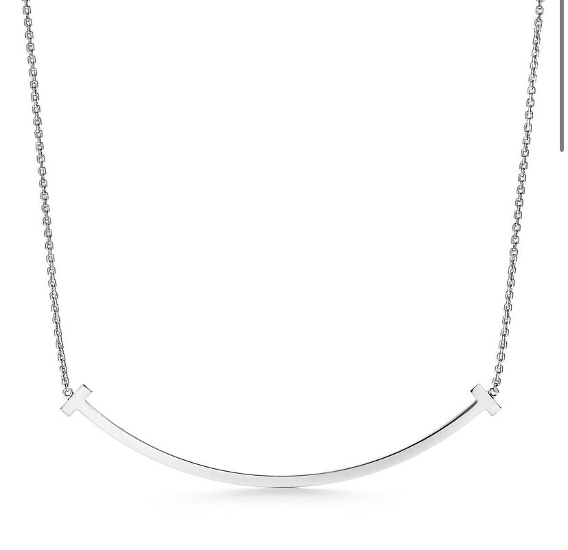 TIFFANY & Co. スマイル ペンダント（エクストララージ）18K ホワイトゴールド